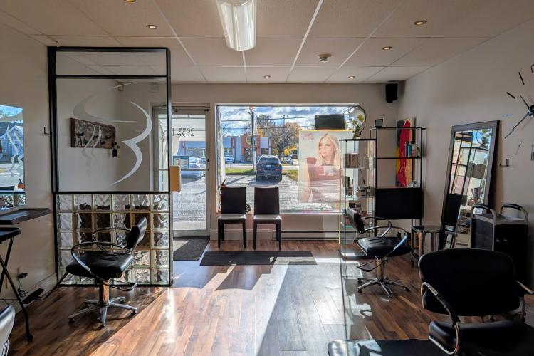 interieur face a la rue